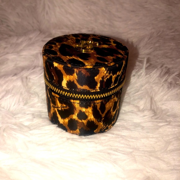 Universal Travel Charger by Victoria’s Secret in super cute leopard print case. - Picture 2 of 6